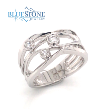 Bluestone Jewelry, 14K White Gold Ring w/ 3 Round Diamonds