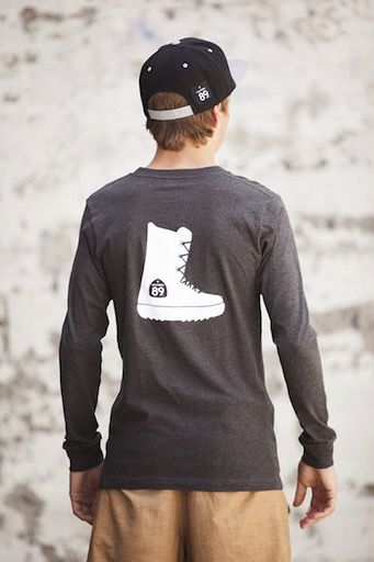 California 89, Men’s Long Sleeve Shirt - Shield Front, Snowboard Boot Back