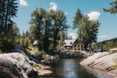 Rainbow Tavern &amp; Lodge photo