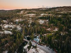 Rainbow Tavern &amp; Lodge photo